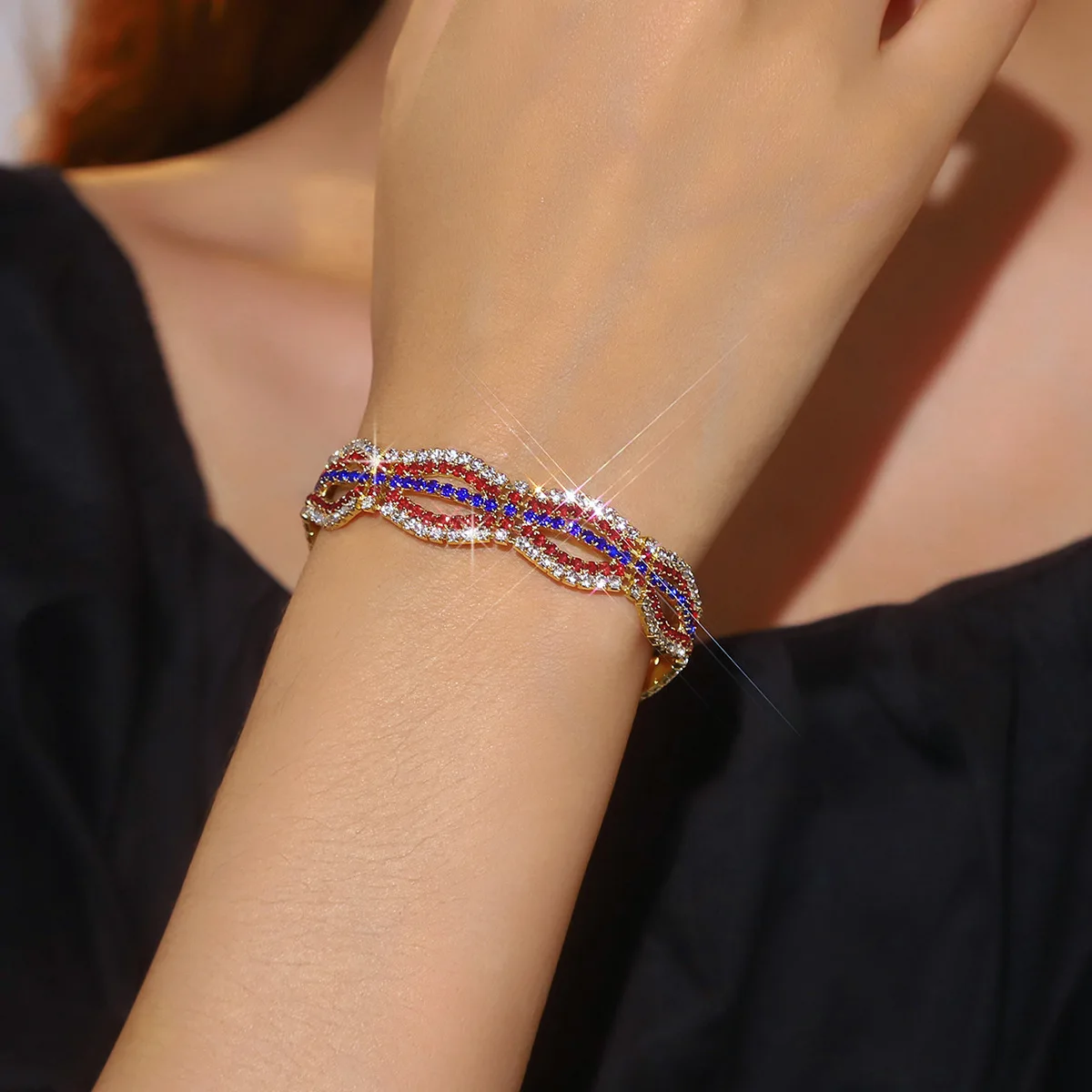 Amazon, all-copper high-end super flash full diamond bracelet women, light luxury geometric exquisite bracelet hand jewelry