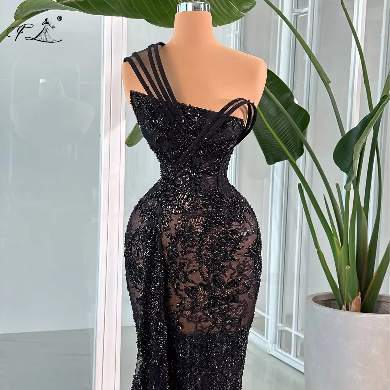Chic Black Evening Gown With Lace Pattern Long Skirt Sexy Lace Prom Dress Women Party Dress Banquet Dress New Customizable 2025
