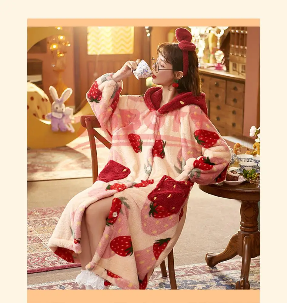 

Зимние пижамы с рисунком клубники, длинный халат с капюшоном, куртка, милая домашняя одежда, одежда для сна, кавайный фланелевой теплый удобный халат