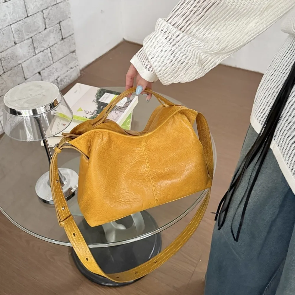 

New Women's Handbag Simple and Versatile Shoulder Messenger Versatile Premium Oil Wax Cowhide Loose Casual Fashion High-end