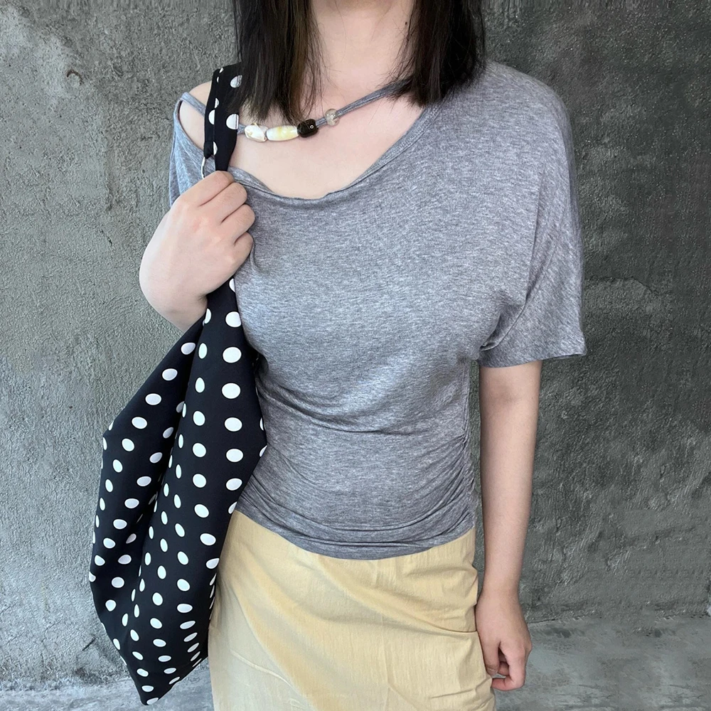 

Women's Y2K Pleated Slim-Fit Wool Blend T-Shirt Beaded Off-the-Shoulder Short-Sleeve Versatile Commuter Top for Fall 2025