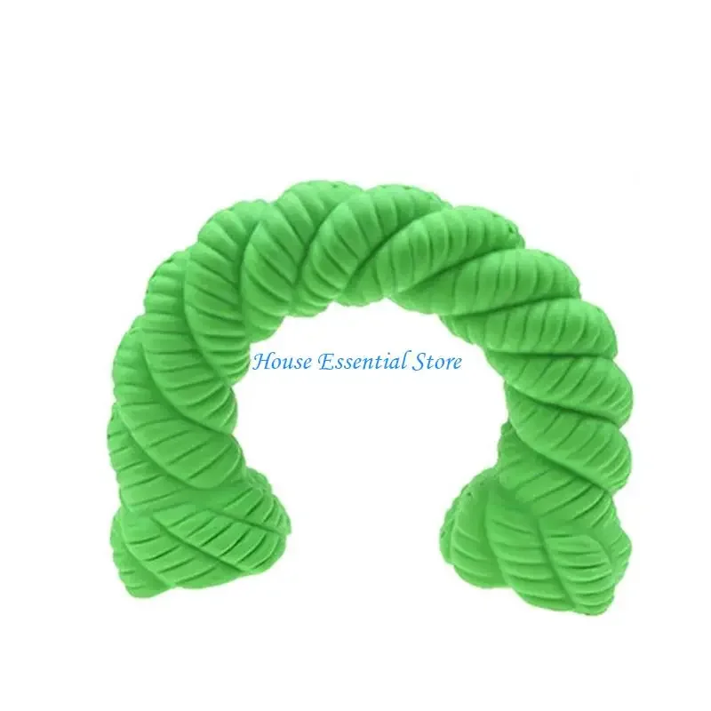 P15F Textured Natural Rubber Toy Stimulates Dog Curiosity and Exercise Random Color