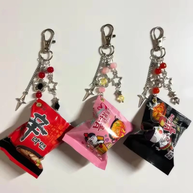 1 pieza estética simulada Mini bolsa de aperitivos colgante hecho a mano Buldak Ramen llavero pavo fideos llavero