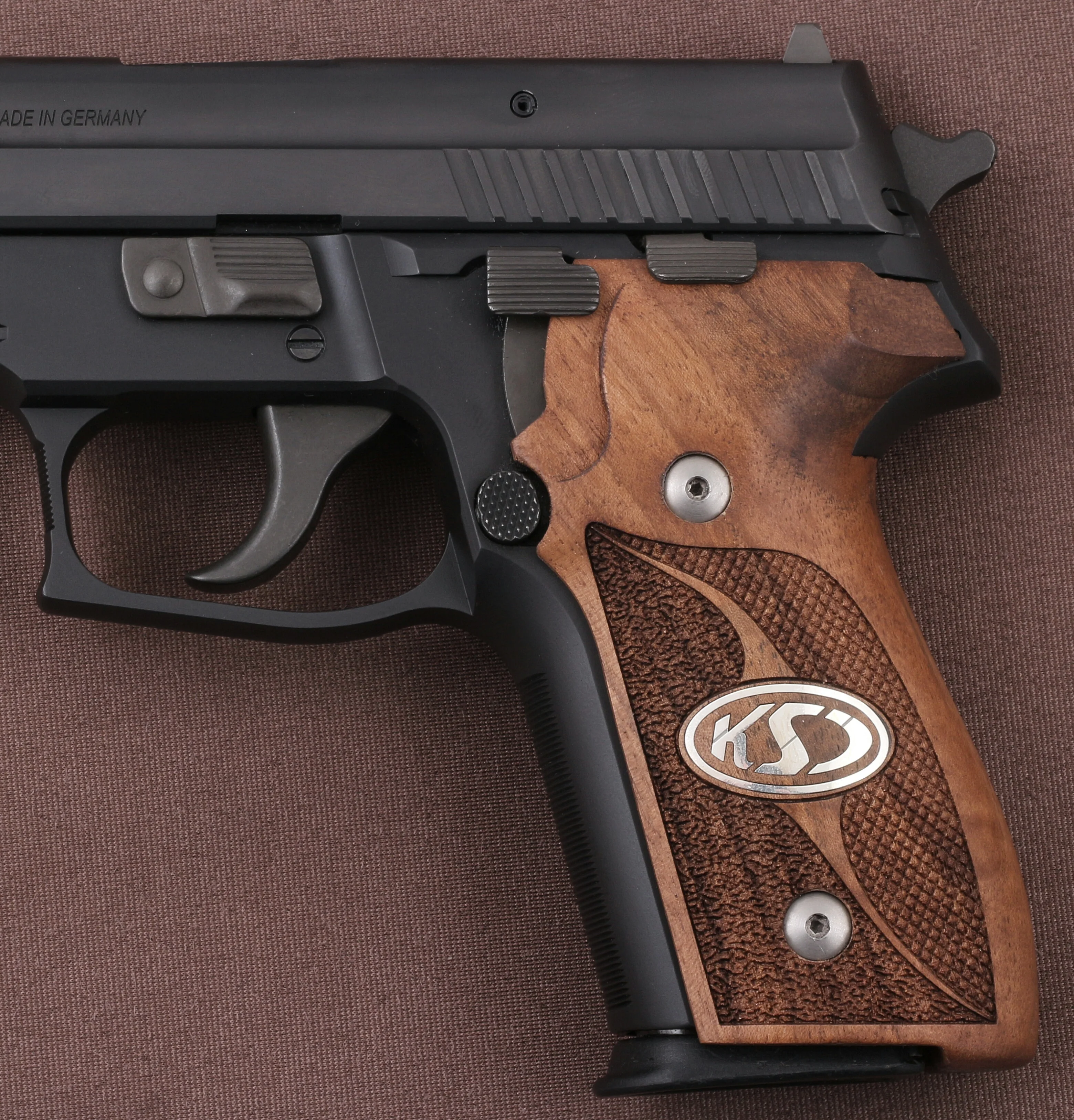 KSD Brand Sig Sauer P228 / P229 Compatible Walnut Grips Double-Checkering