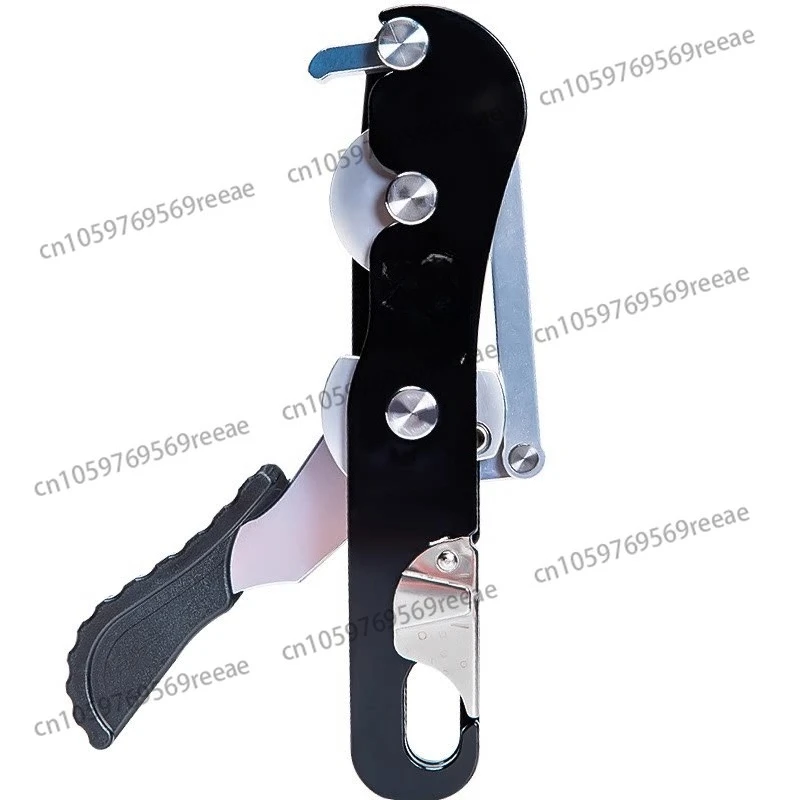 

Outdoor rock climbing, slow descent, life-saving equipment, protection of speed descender, manual control descender, anti-panic