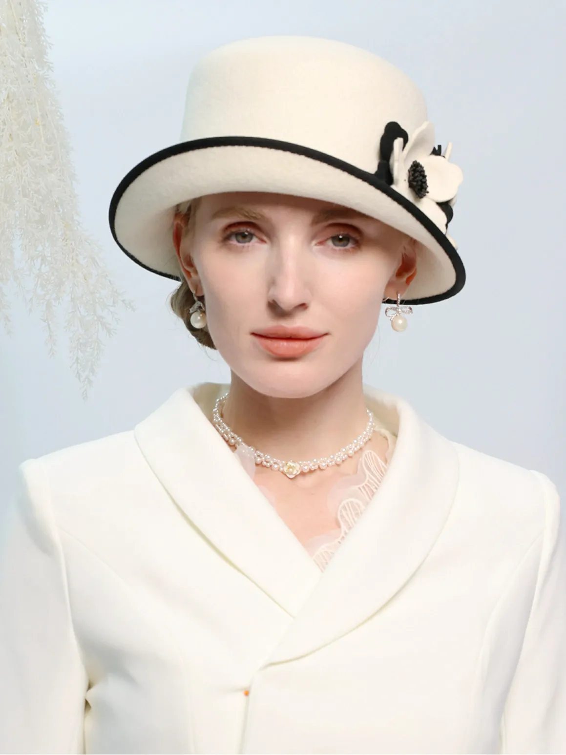 

Wool Felt Fedoras Hats for Women Ladies White Black Elegant Curl Brim Top Hat for Wedding Formal Church Cocktail Tea Party Dress