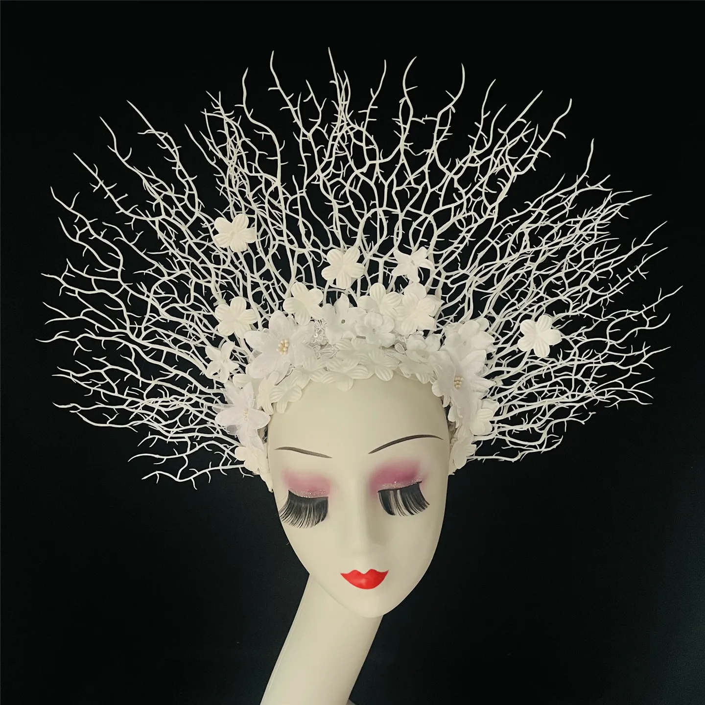 White Flowers and Tree Branches for Women's Stage Runway Performances Exaggerated Dance Fashionable Hair Headwear