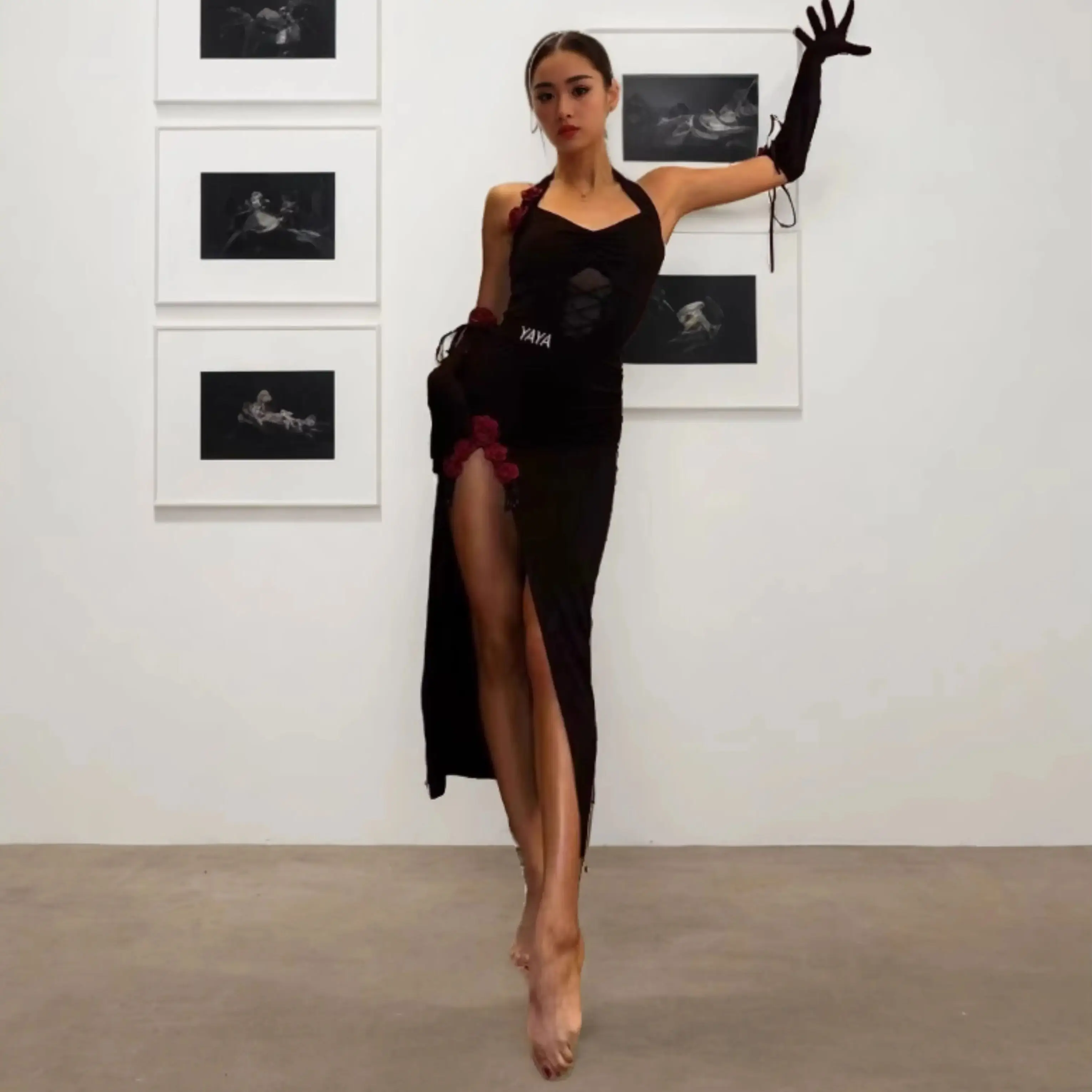 

Женский танцевальный костюм для соревнований по латинским танцам 2025 года, топ с висячим вырезом, юбка с высоким разрезом, разделенный костюм, танцевальная одежда DN21201