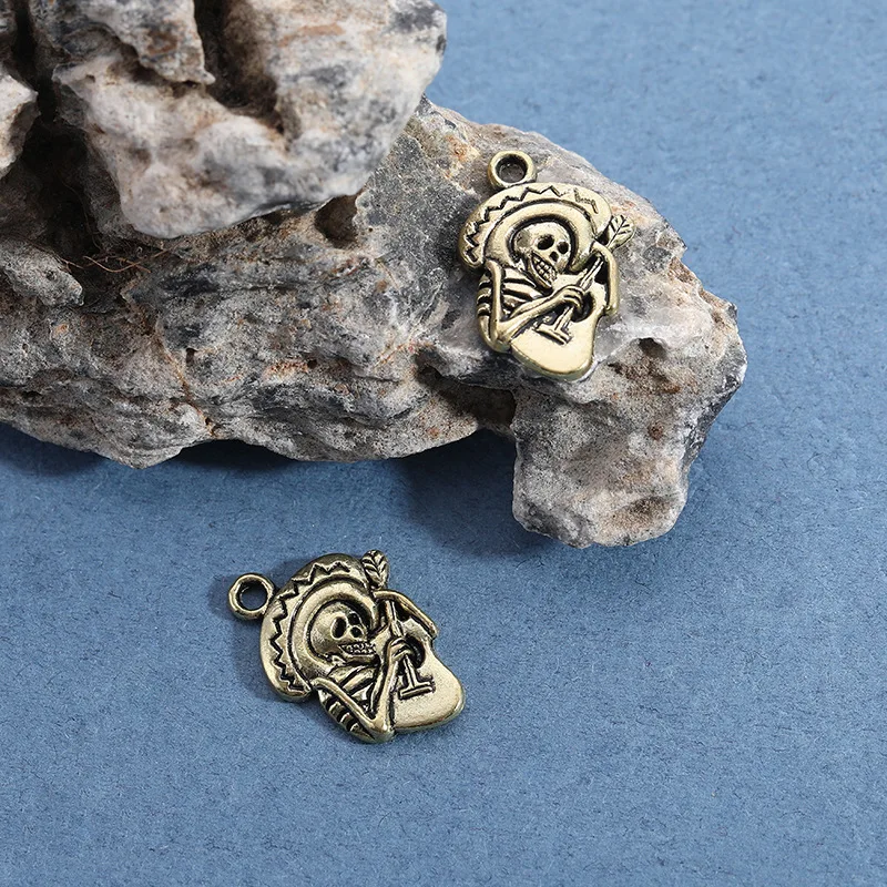 

DIY handcrafted materials, retro alloy accessories, skull guitar fashionable clothing accessories