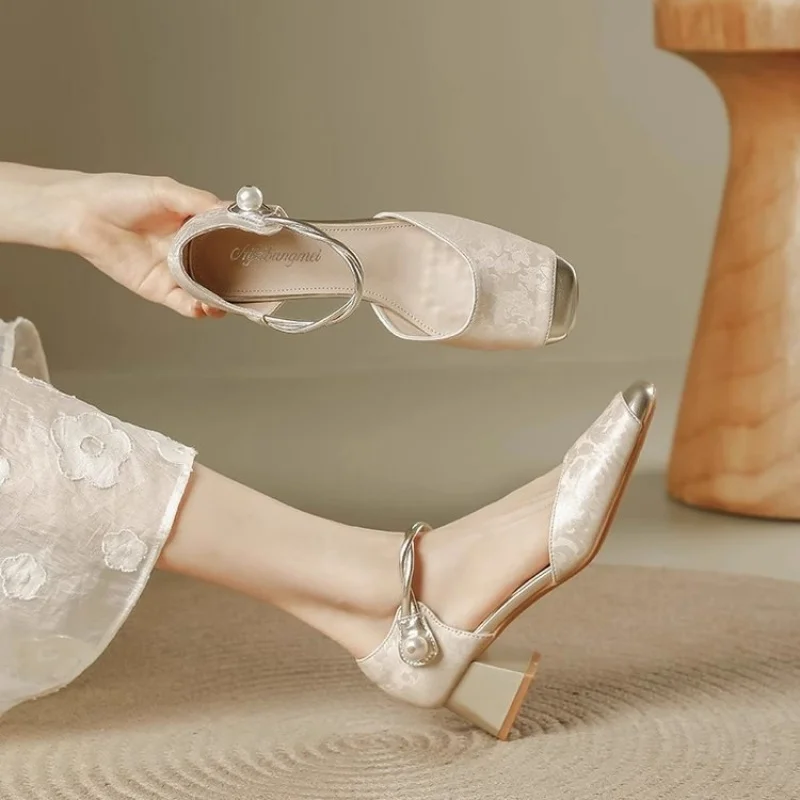 

Vintage Square Toe High Heels Women Chunky Heel Mary Jane Sandals Hollow Out Bridesmaid Wedding Shoes Cheongsam Single Shoes