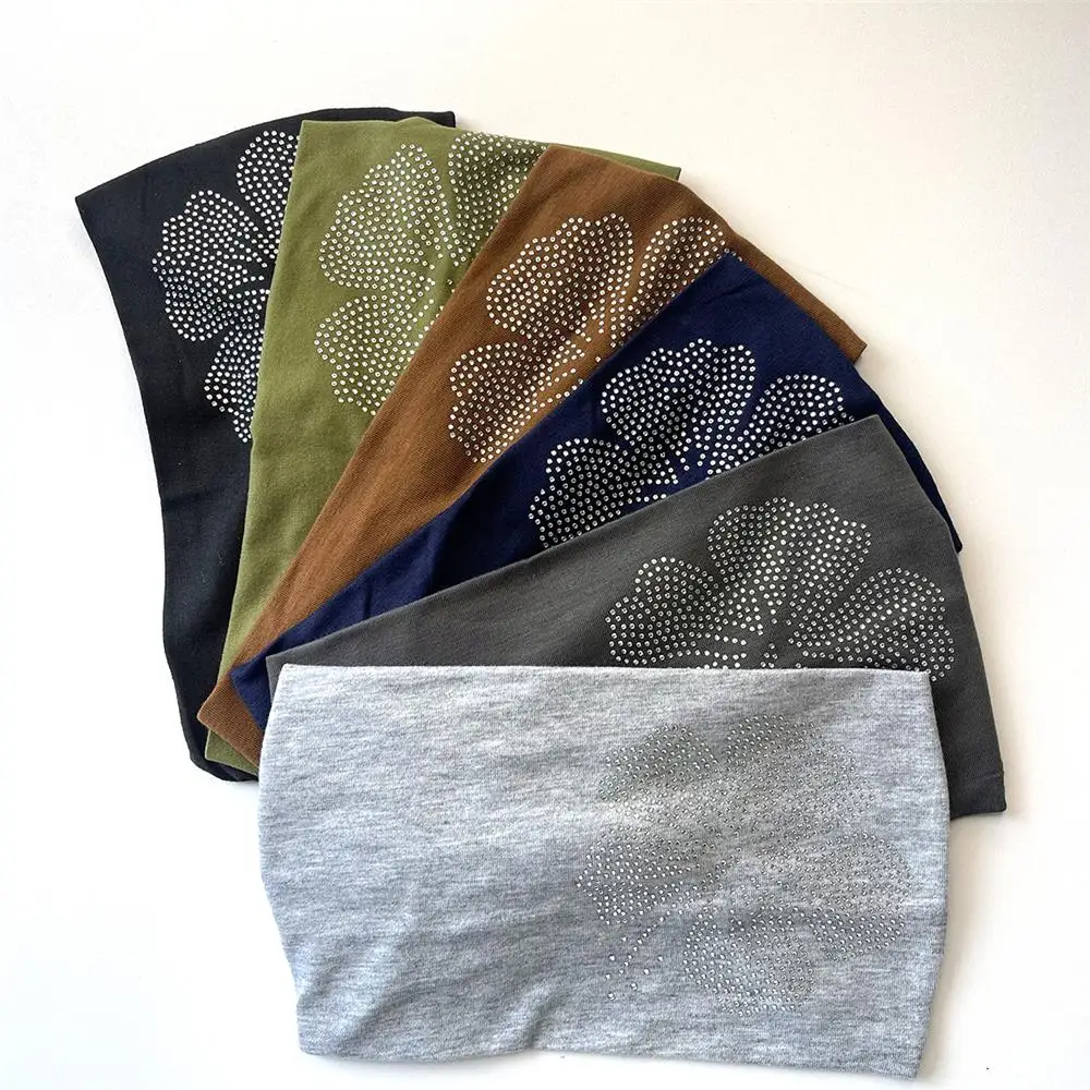 عصابة رأس عصرية واسعة من حجر الراين قابلة للتمدد وعصرية بلون سادة عمامة متعددة الاستخدامات للنساء