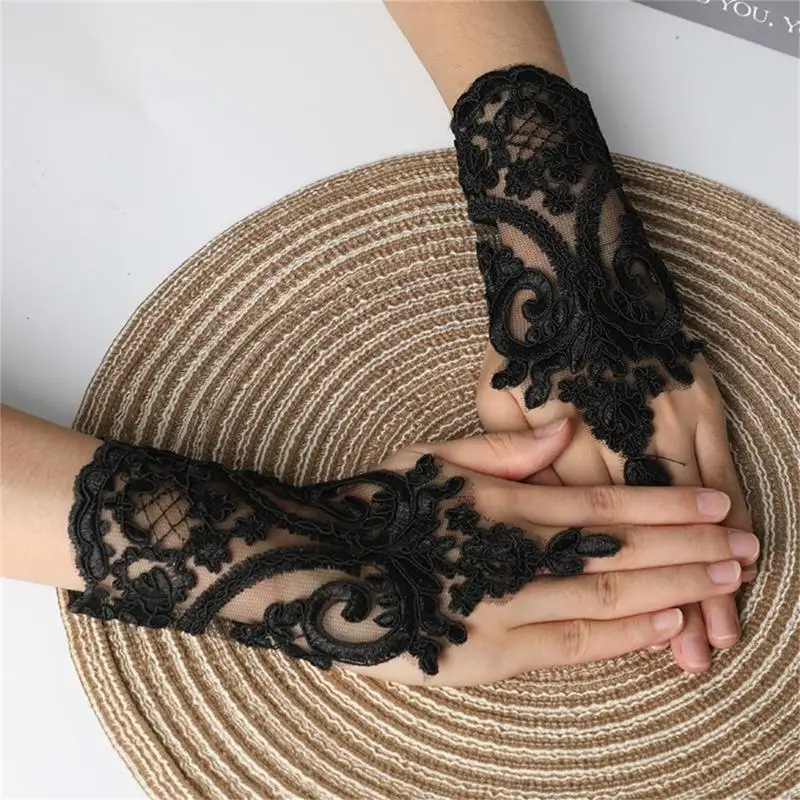 39BD-Handschuhe, handgefertigt, Braut-/Hochzeitshandschuh, Stickerei, Spitzenarmband und verstellbares Seil – Detail 9