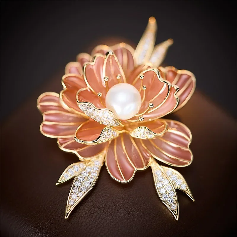 

High-end, niche and elegant design enamel peony flower women's brooch, high-end luxurious coat and suit brooch