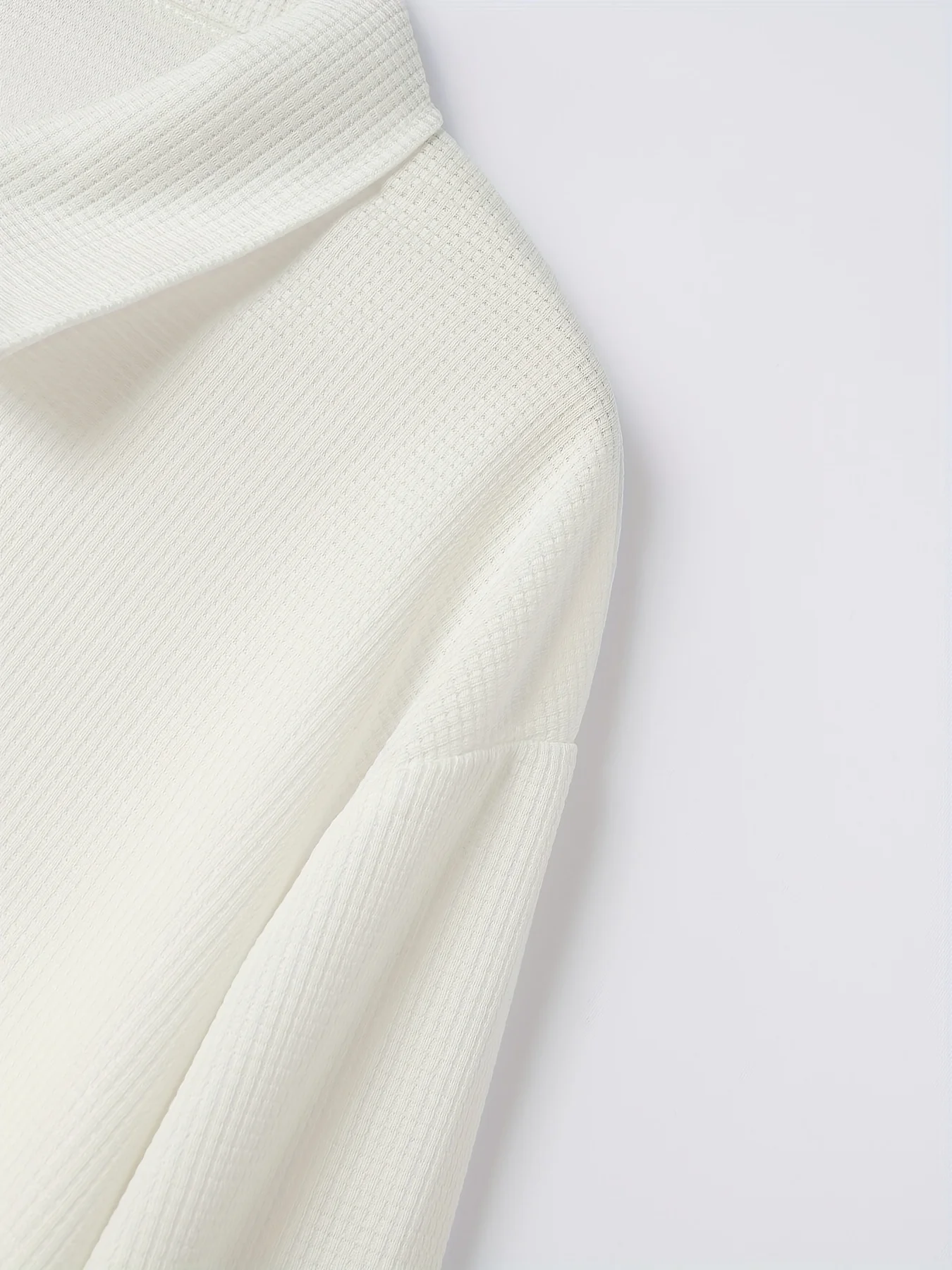 Новый комплект из куртки и брюк.