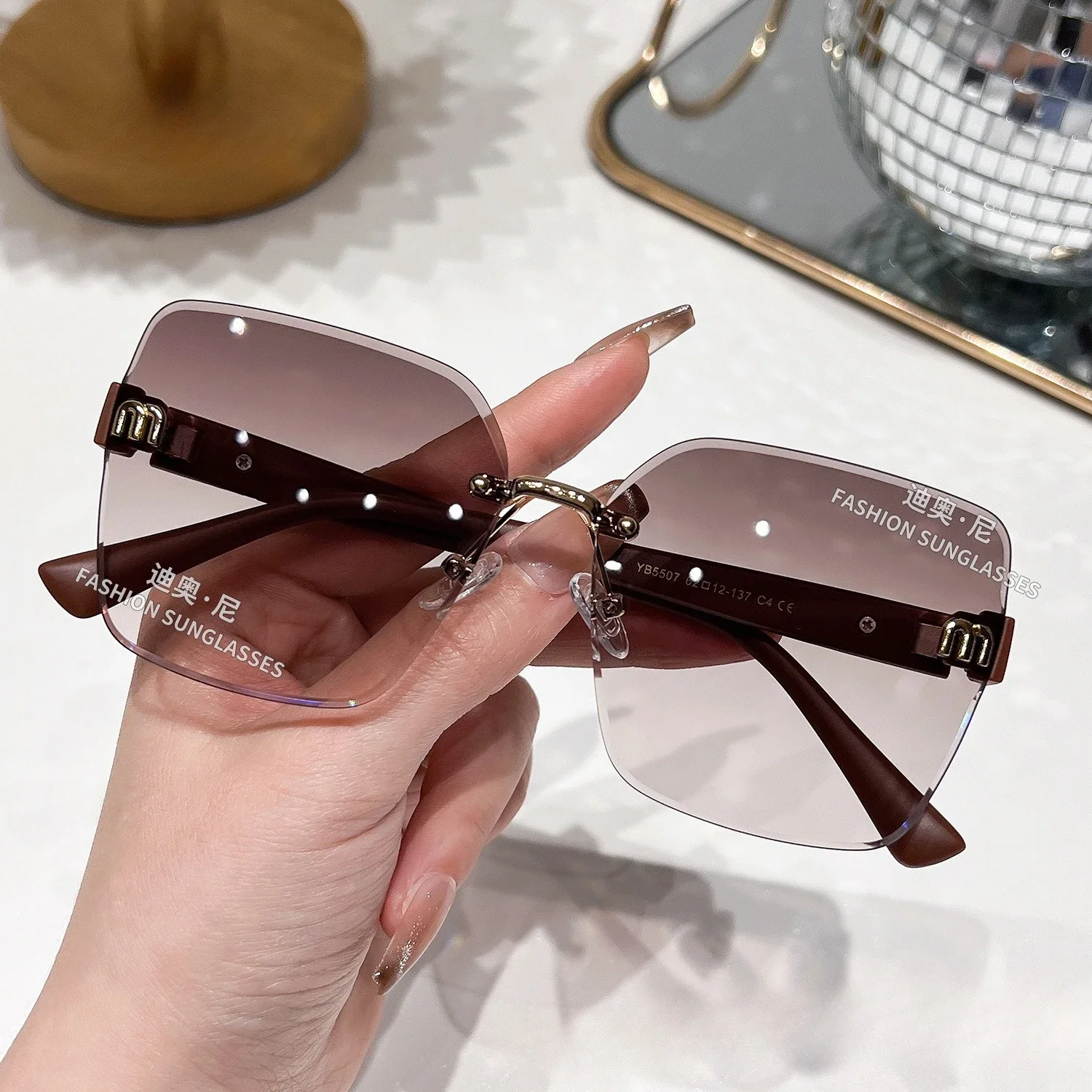 

2025 New Arrival! Frameless Crystal Trimmed Women's Sunglasses - High-end Diamond-set, Fashion Must-Have