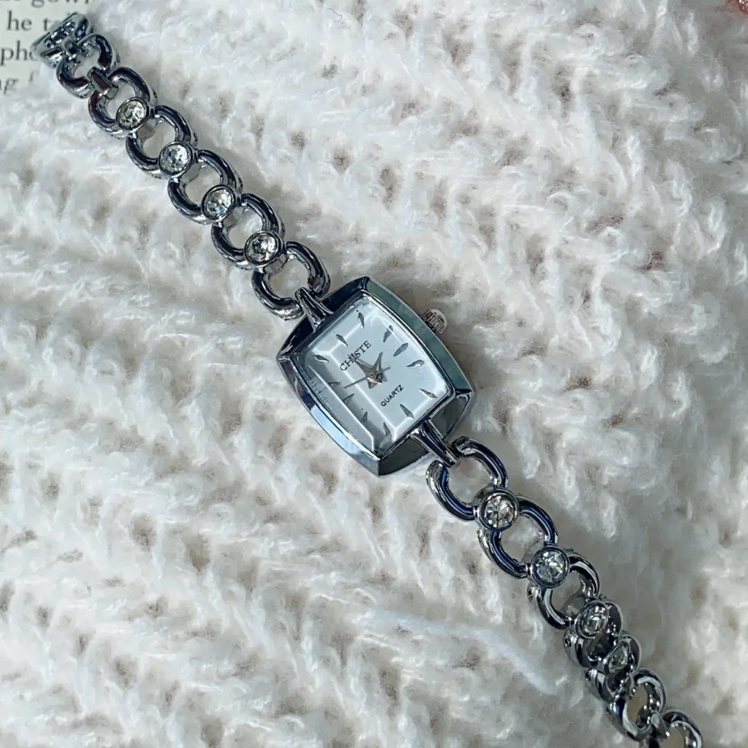 Women's Watch Hollow Ultra Thin Alloy Band Bracelet Square Small Dial Quartz Watch Elegant Girl Gold Watch Relogio Feminina