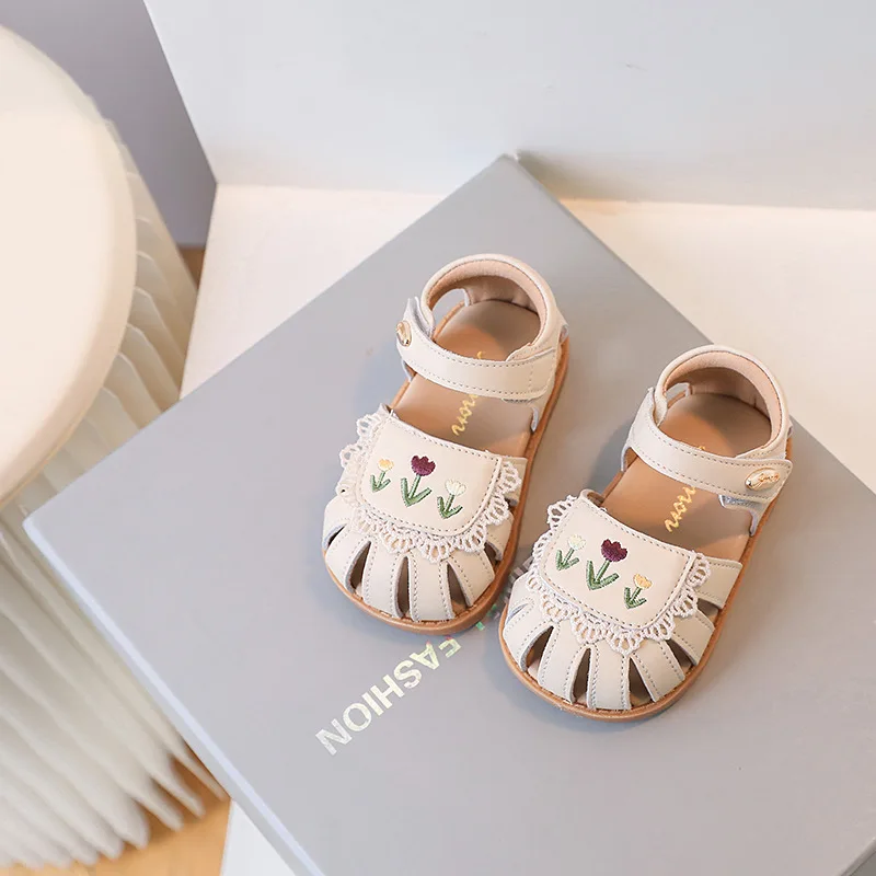 

Children Sandals Girls Fashion Embroidery Cut-outs Princess Shoes Soft Sole Breathable Casual Sandals Size 18-30