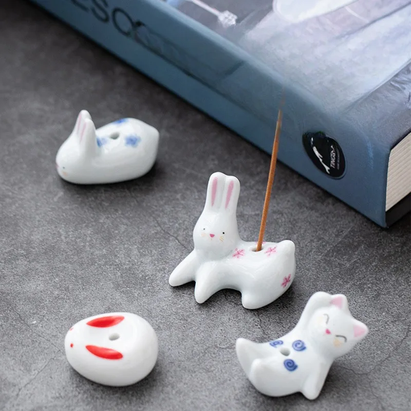 1pcs Rabbit and Kitten Incense Holder Ceramic Cute Incense Burner Ornament Creative Home Decor Incense Holder Home Decoraction