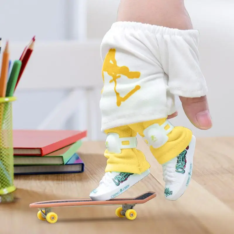 Mini set di scooter da dito con pantaloni Giocattoli per scooter da dito Piccolo scooter da trucco per bomboniere Giocattoli per bambini Allenamento con le dita