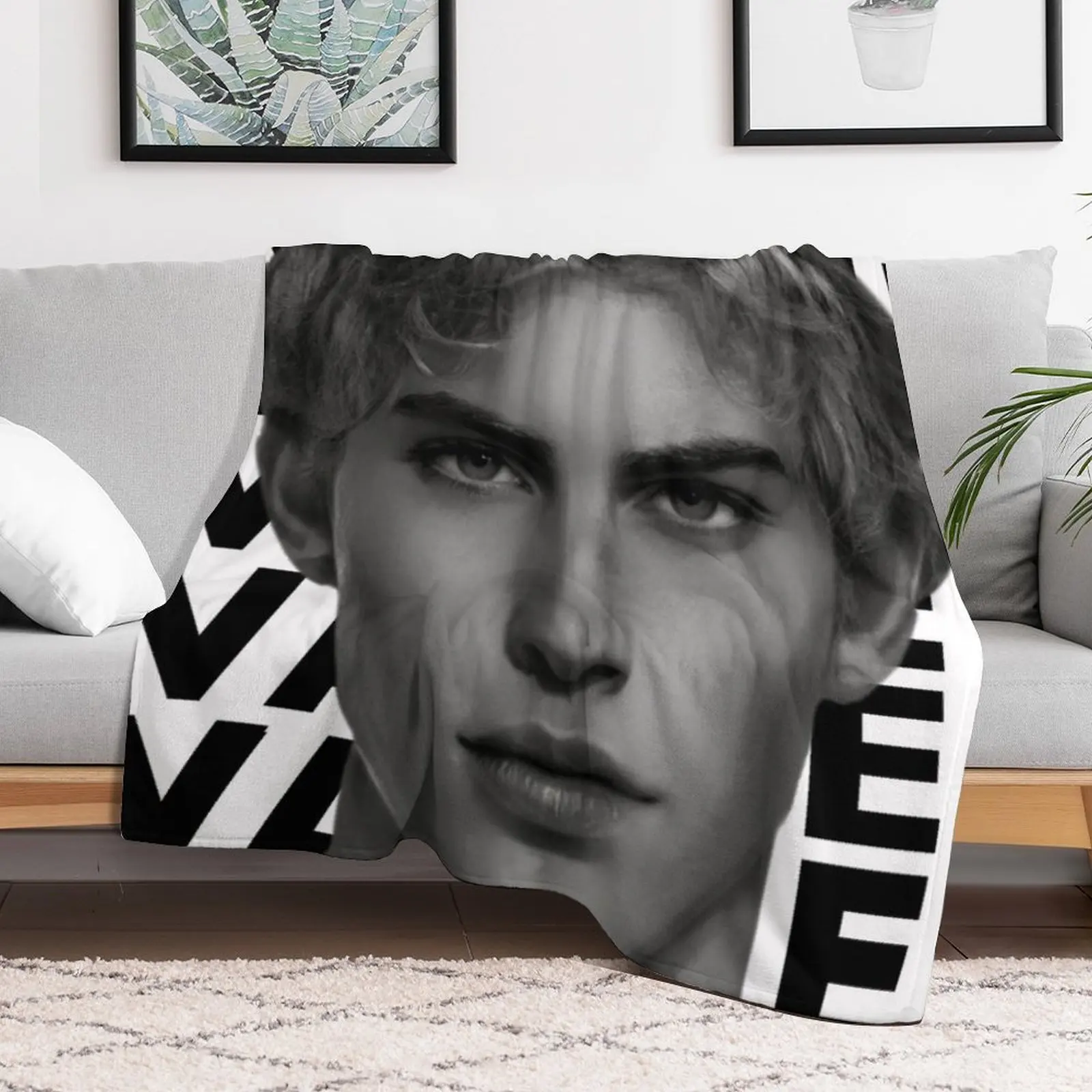 Aaron Warner, Shatter Me Throw Blanket Warm Cozy Throw Blanket for Living Room Couch