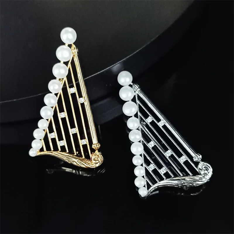 

OKILY Vintage Natural Freshwater Pearl Brooches Exquisite Classical Harp Instrument Pin Corsage Female Luxury Designer Broochpin