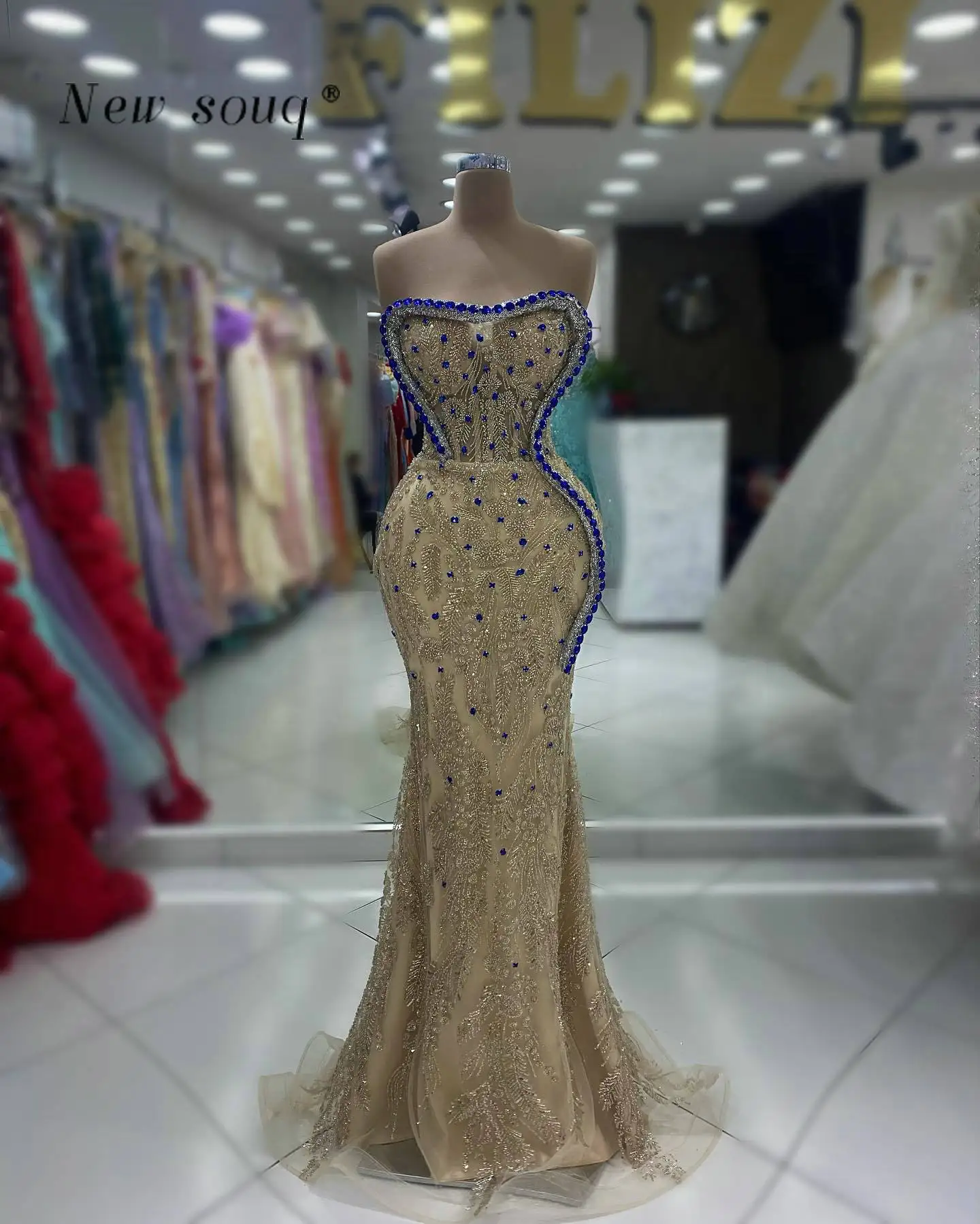 

Champagne Strapless Long Mermaid Evening Dresses Embllished with Royal Blue Crystals 2024 Sleeveless Beaded Sequins Prom Gowns