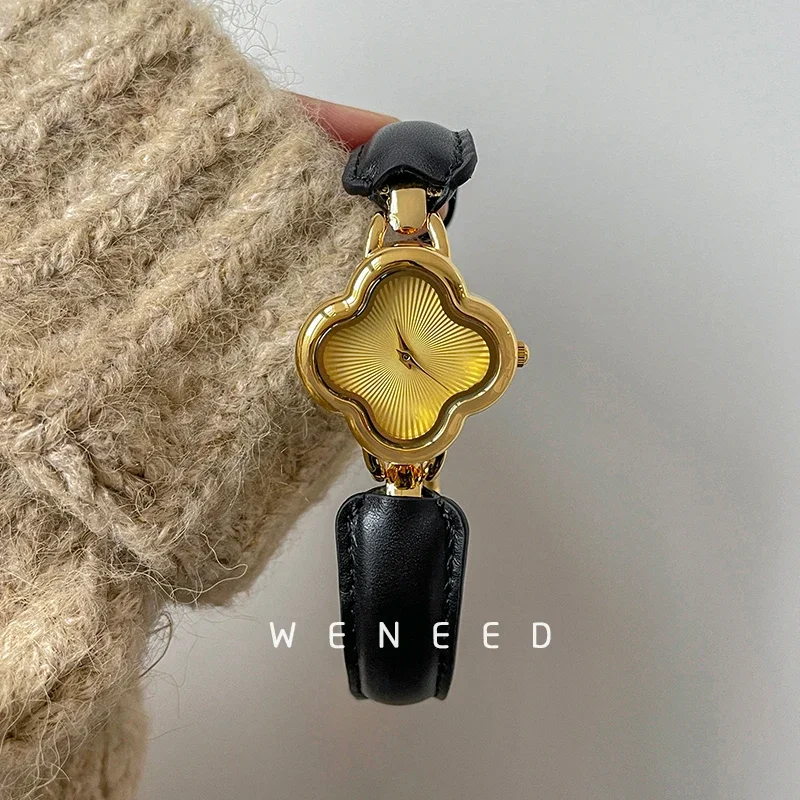Orologio da polso con design in pelle trifoglio, orologio al quarzo con temperamento moda retrò, orologio al quarzo da donna di lusso leggero,