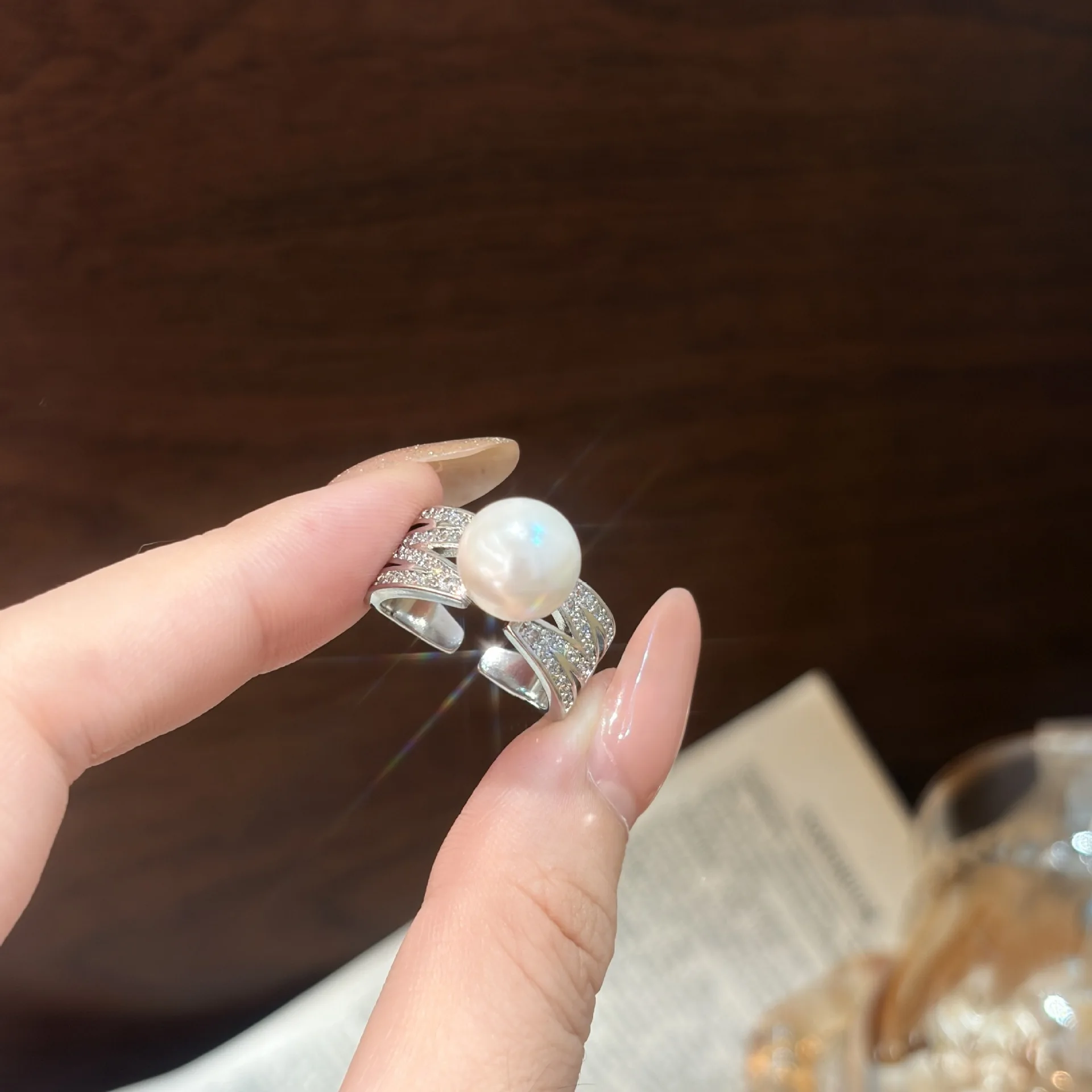 Classic Craftsm Diamonds Inlay Interwoven Pearl  Rings for Women Light Luxury Minimalist Ring Party Jewelry Accessories