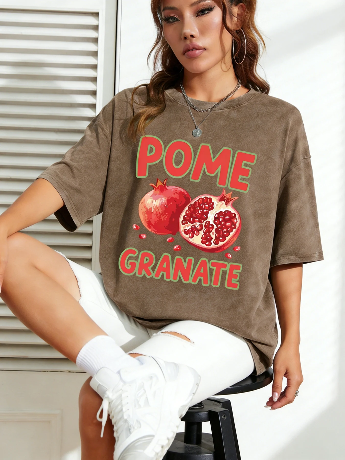 

Женская свободная дышащая хлопковая футболка с короткими рукавами Pome Granate Графический принт Повседневная одежда для отдыха Повседневные моменты Стили для отдыха