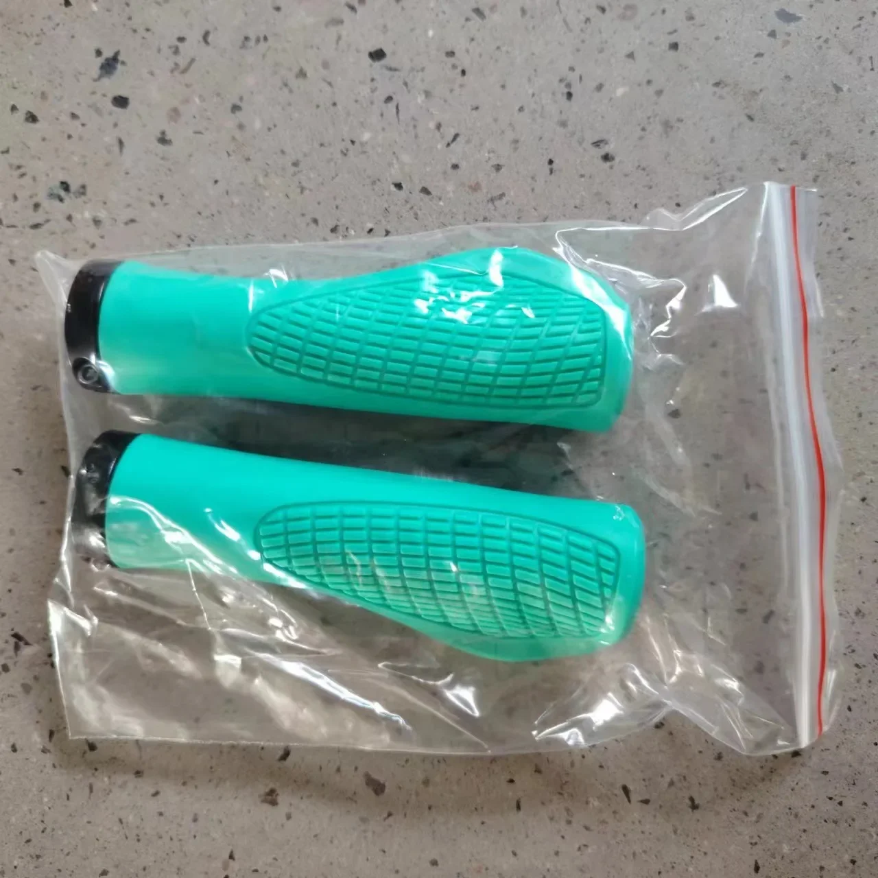 1Pair MTB Bike Handlebar Grips Anti-skid Comfortable Lockable Soft Rubber Cycling Parts