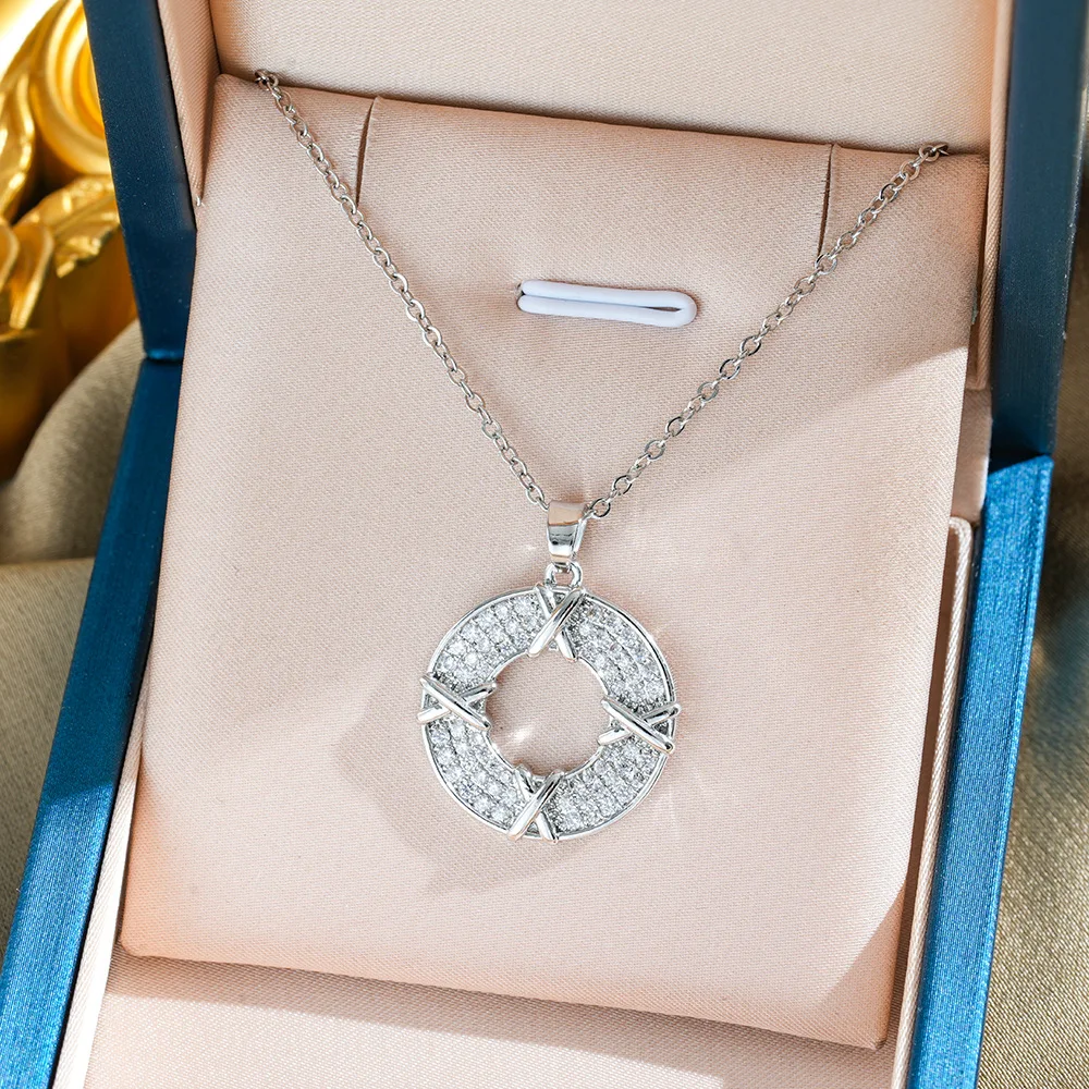 قلادة جديدة من الفولاذ التيتانيوم للنساء: عصرية وخفيفة فاخرة وأنيقة وراقية. سلسلة الترقوة عصرية