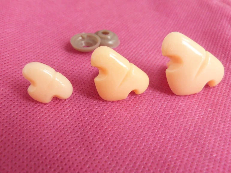 300pcs 12x17mm&15x24mm&19x29mm plastic safety animal toy noses with soft washer for diy plush doll findings