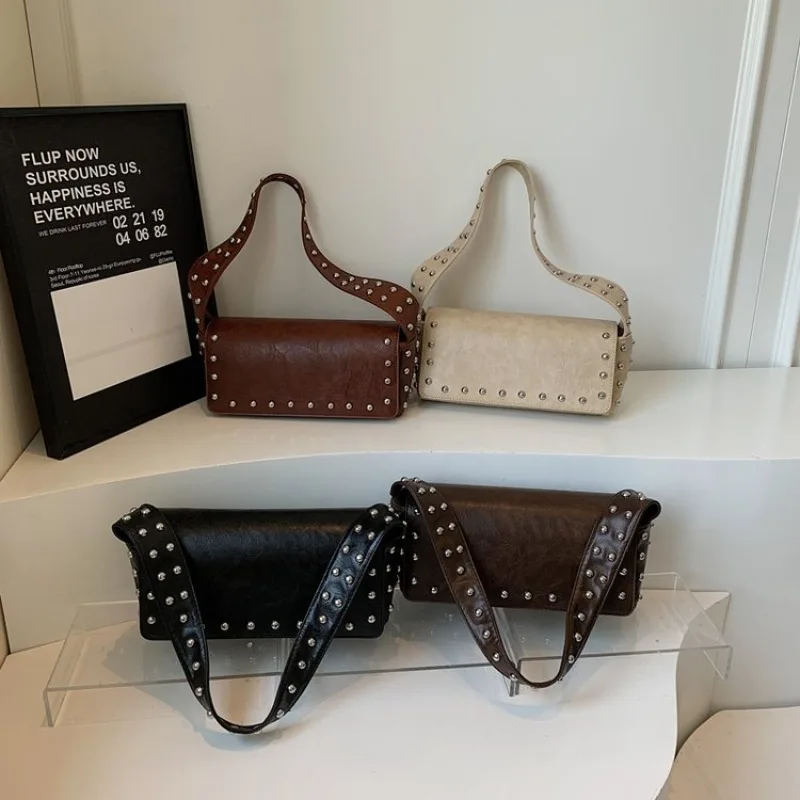 

Элегантная дизайнерская сумка для подгузников класса люкс для женщин, вместительная сумка-тоут, стильная кожаная сумка через плечо, минималистичный дизайн.