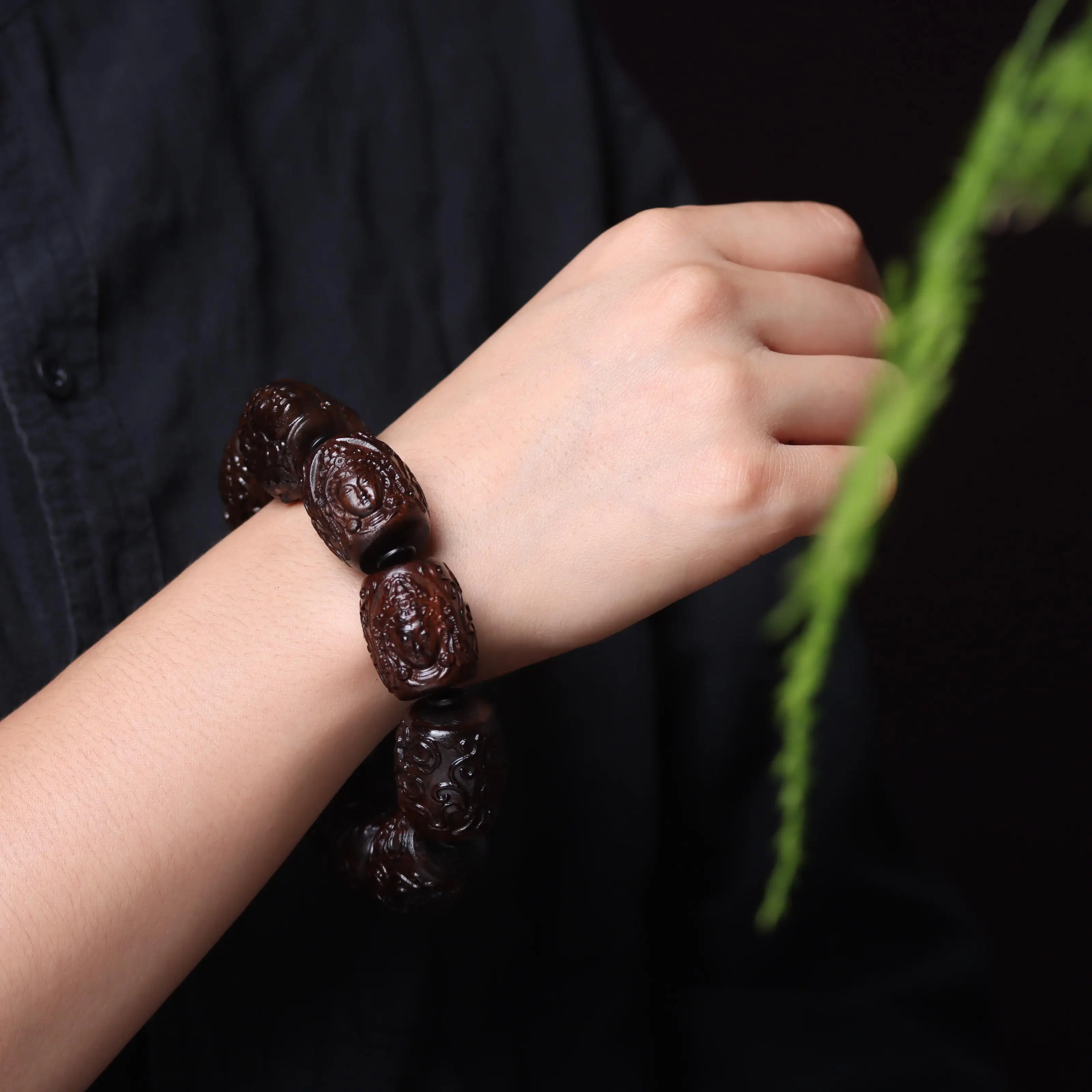 

Wood-carved Three-sided Guanyin Bodhisattva Bracelet Tara Buddhist Beads Handheld Artsy Object Car Pendant Gear