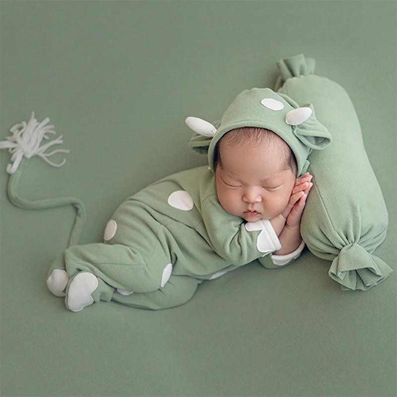 Ylsteed Newborn Boy Photoshoot Outfits Cow Animal Style Jumpsuit Footie Romper with Candy Posing Pillow Infant Photography Props