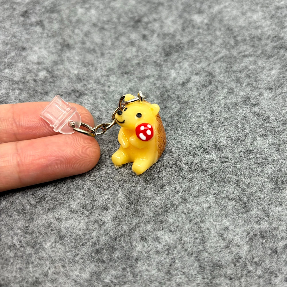 

Cute Practical Mini Resin Hedgehog with Mushroom Dust Plugs for Mobile Phone, Tablets, Laptops, USB-C/Type C& Lightening Port