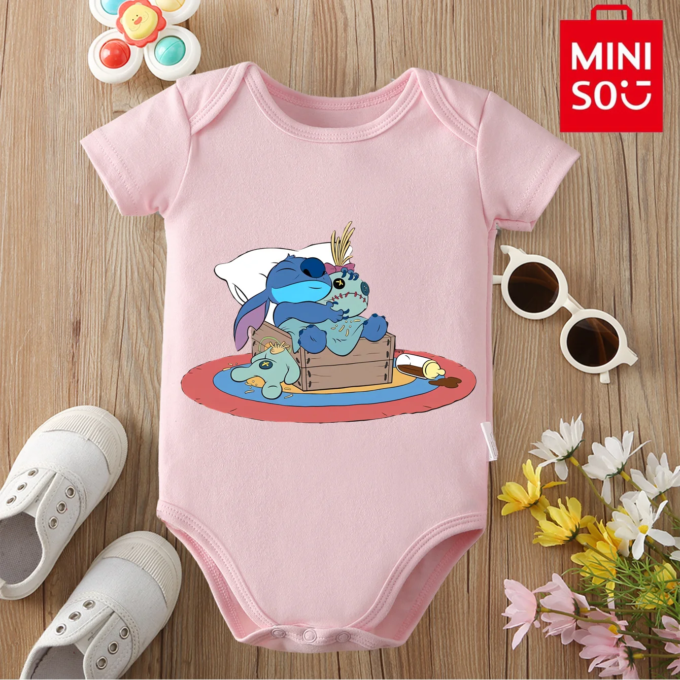 

MINISO&Disney Jointly Signed 100% Cotton Baby Clothe Baby Onesie Bodysuit Stitch & Doll Cute Print for 0 To 12 Months Newborn