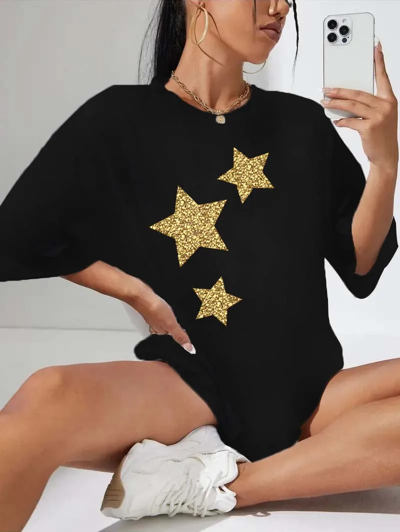 Stylowa koszulka damska plus size z luźnym krojem i wzorem gwiazd, elegancka i modna koszulka z motywem gwiazd dla kobiet.