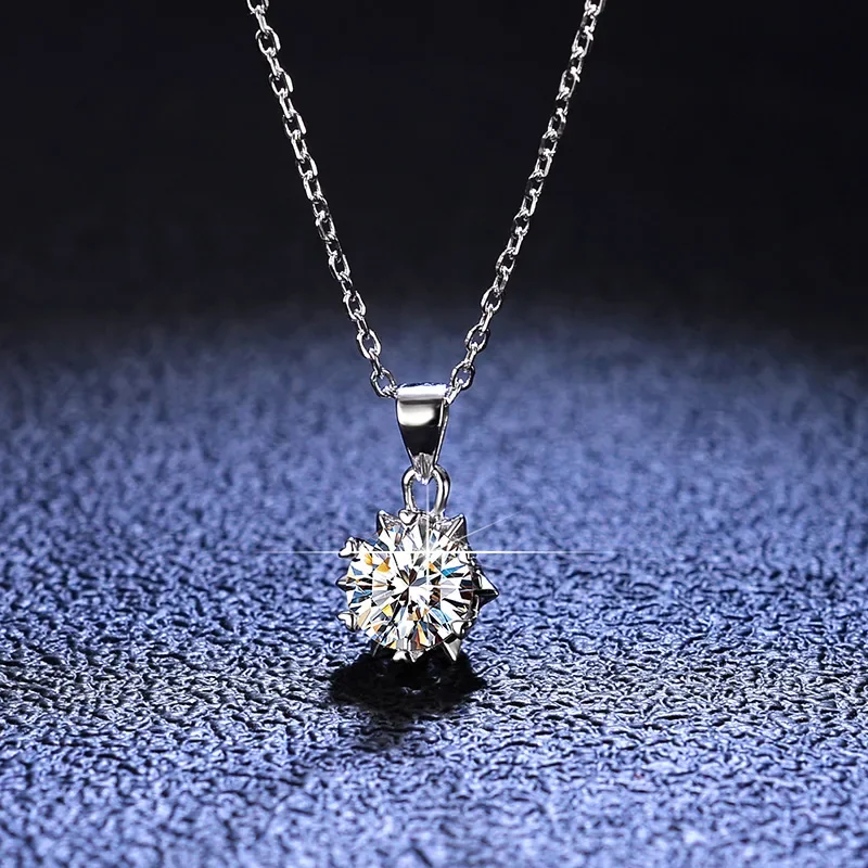 18K gold inlaid diamond pendant, 1-carat moissanite necklace, women's fashionable snowflake D-color VVS1 collarbone chain