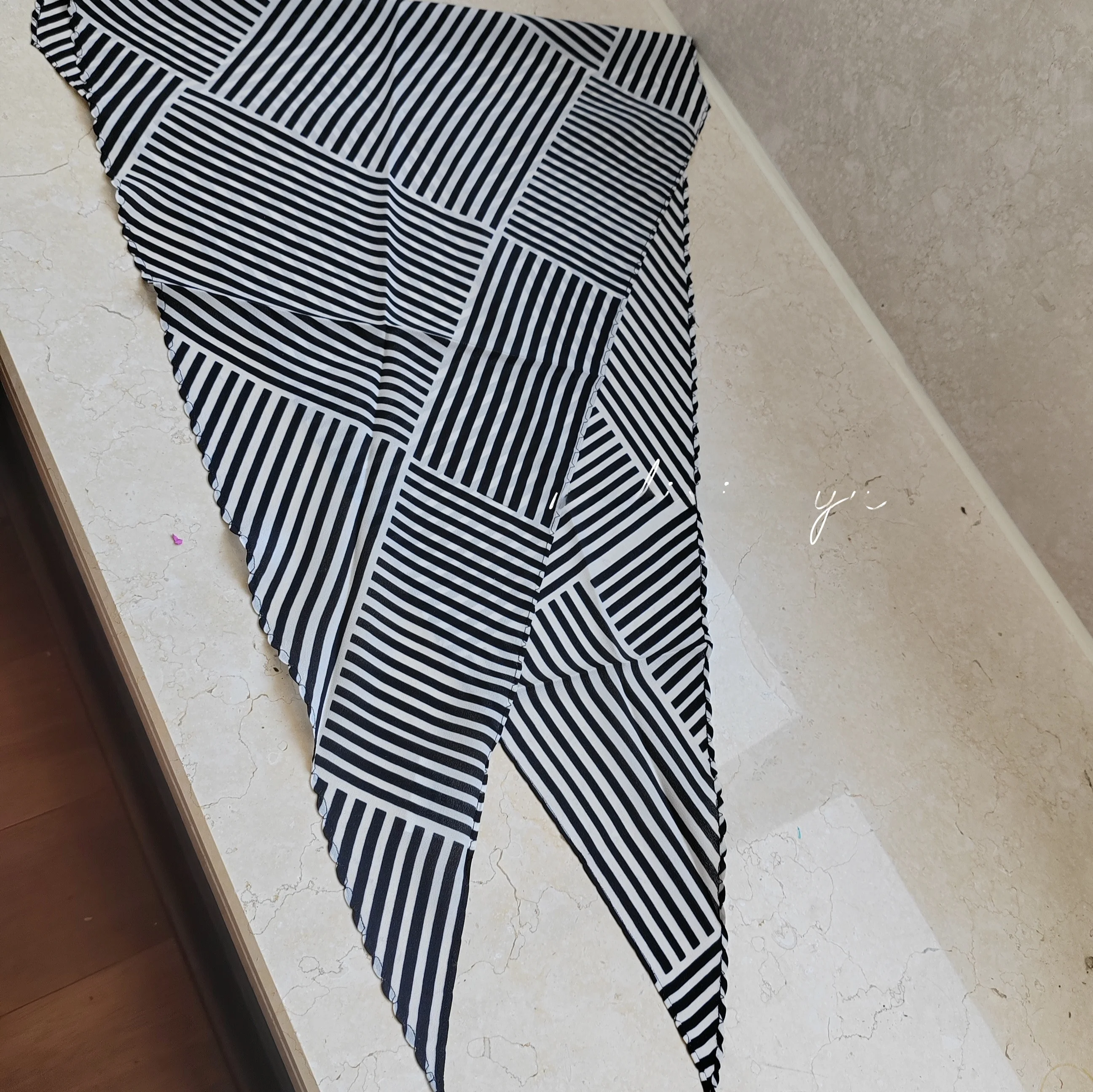 おしゃれな黒白ストライプ柄のゆったりとしたシルクダブルガーゼマルベリーシルクショール、女性用春夏アウターダイヤモンド柄スカーフ