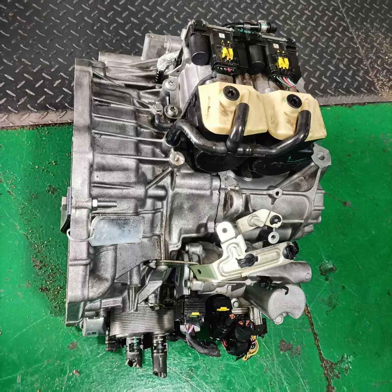 Used High Quality Gearbox 7DCT330 EVO 6-speed WET DCT Gearbox Transmission 3043020300 For Geely 2022 Binrui COOL 1.5TD