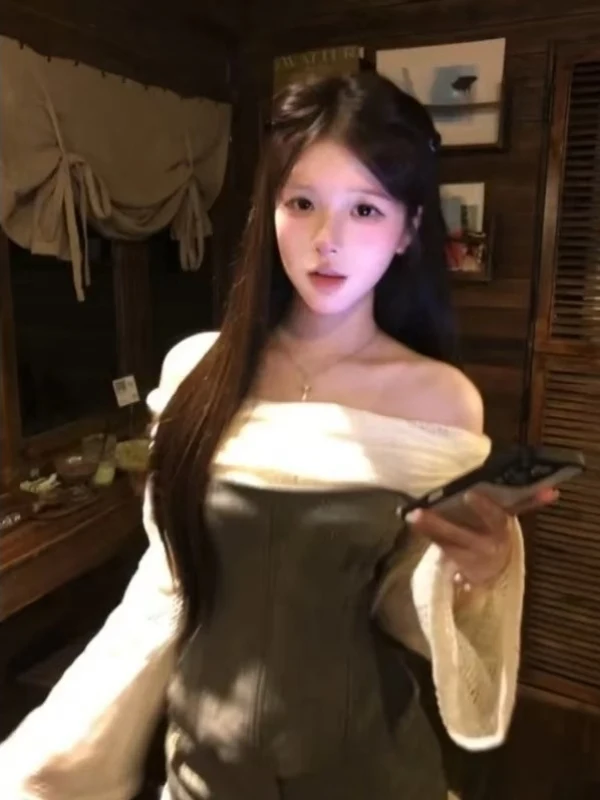 

Корейский стиль: модный комплект с шортами на одно плечо, вязаными вставками и высокой талией, прямые шорты, дизайн в стиле «Spicy Girl Noblewoman»