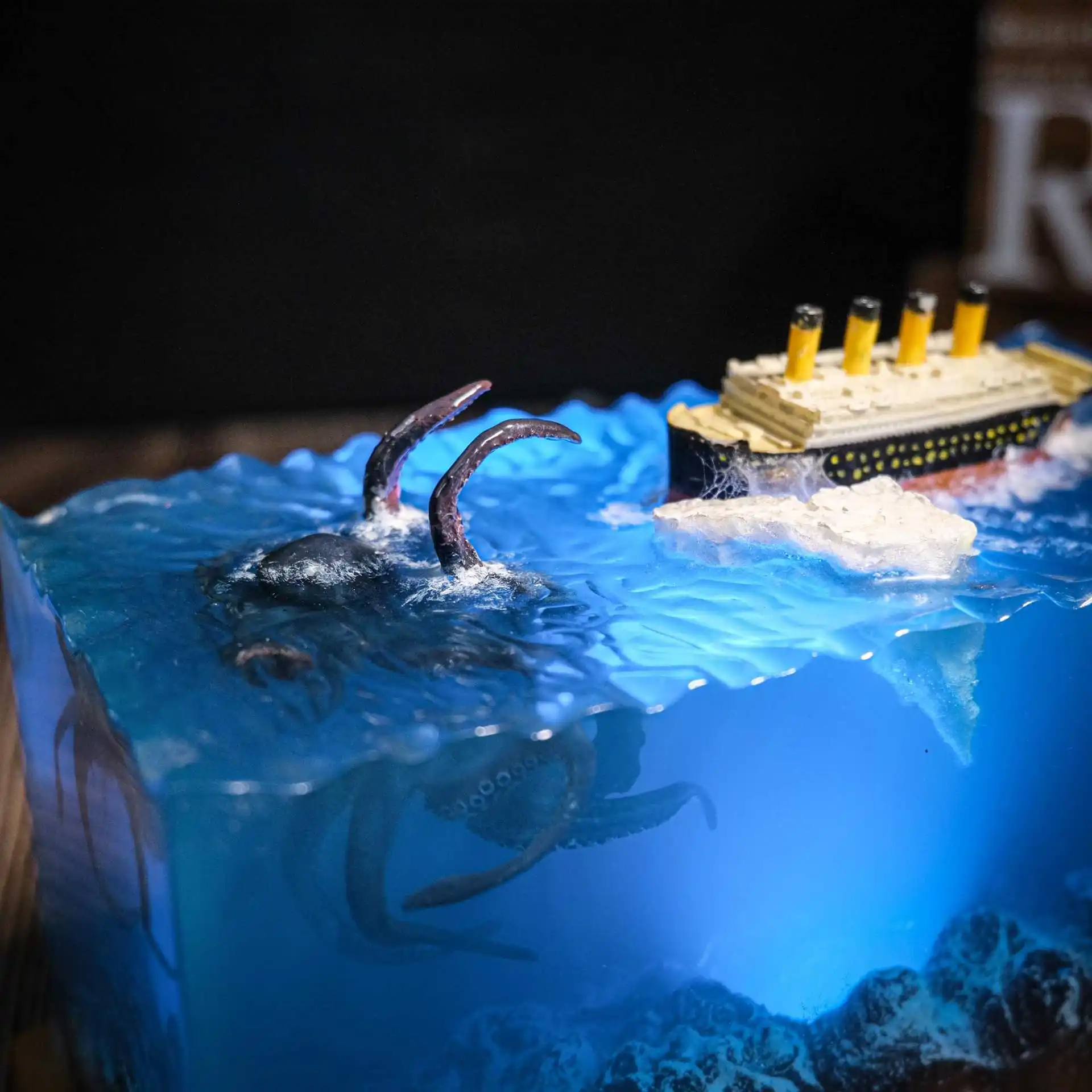 

Underwater World Micro-scenes Sea Monsters Giant Octopuses Gifts Wooden Resin Luminous Handicrafts Ornaments Home Decoration