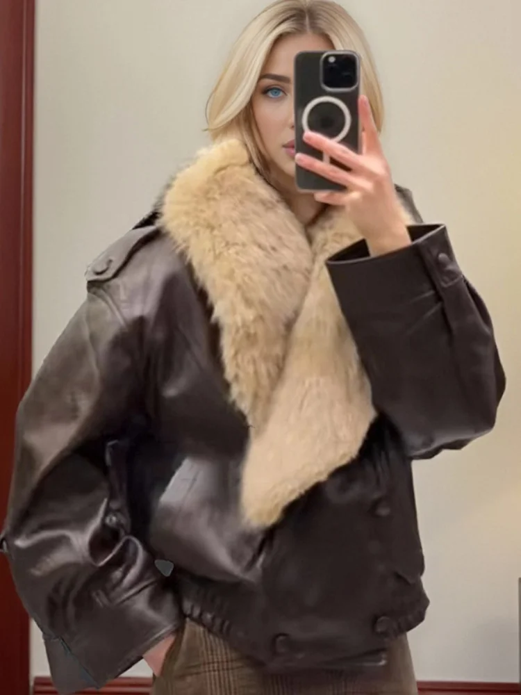 سترة جلدية ذات ياقة من الفرو الصناعي البني للنساء تصميم كبير الحجم معاطف بأكمام طويلة موضة 2025 ملابس خارجية فاخرة متعددة الاستخدامات للحفلات #1