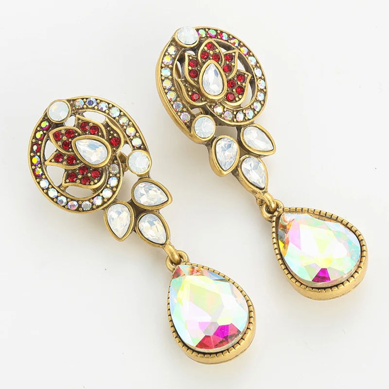 خمر كريستال قطرة الماء القرط الذهب اللون ورقة حجر الراين الفاخرة مصمم الهدايا اتجاهات الجودة الجديدة في 2025 حفل زفاف