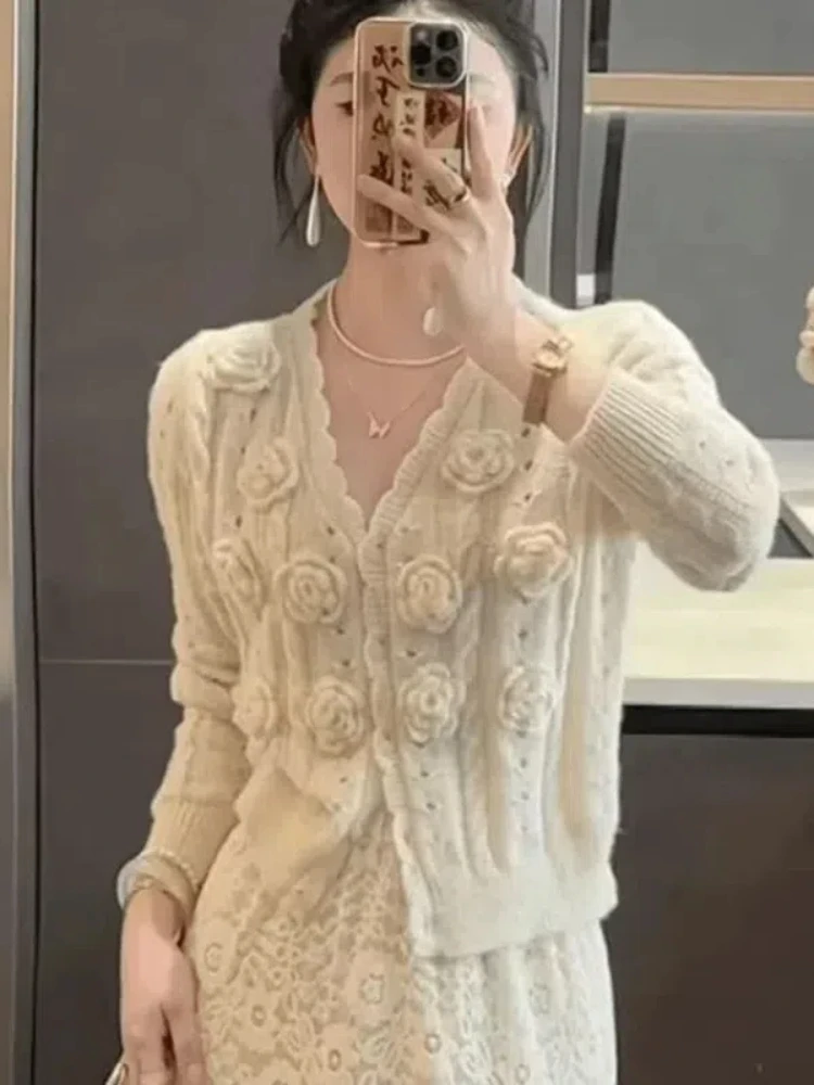 

Кардиган женский трикотажный трехмерный с V-образным вырезом