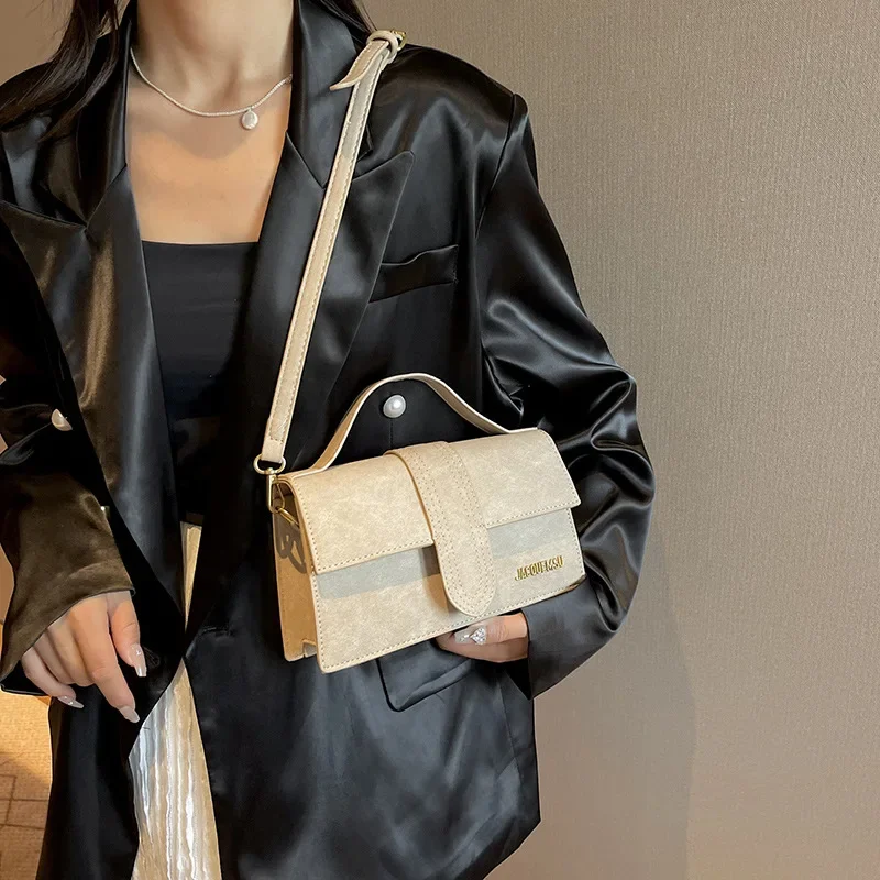 

Новые нишевые сумки, модные и универсальные, простой и ароматный стиль, сумка через плечо на одно плечо, маленькая квадратная ручная сумка.