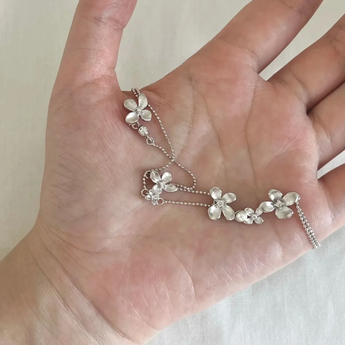 Flower Chain Necklace Bangle Waterproof Metal Fashion Trending Wrist Jewelry Accessories