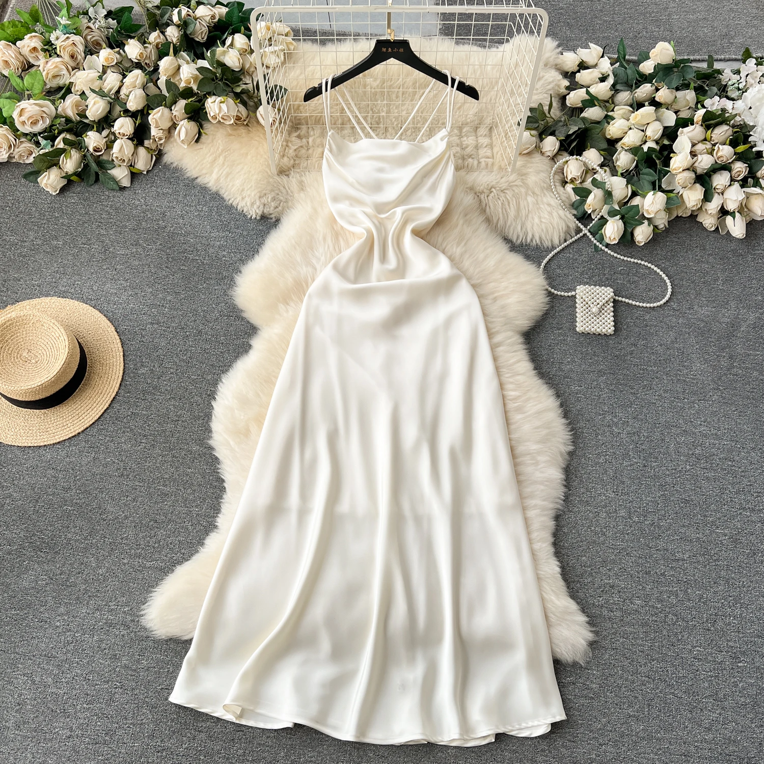 シックなセクシーなヴィンテージ中空アウトノースリーブバックレスサテンエレガントなフレンチファッションビーチカジュアル夏の女性のドレス