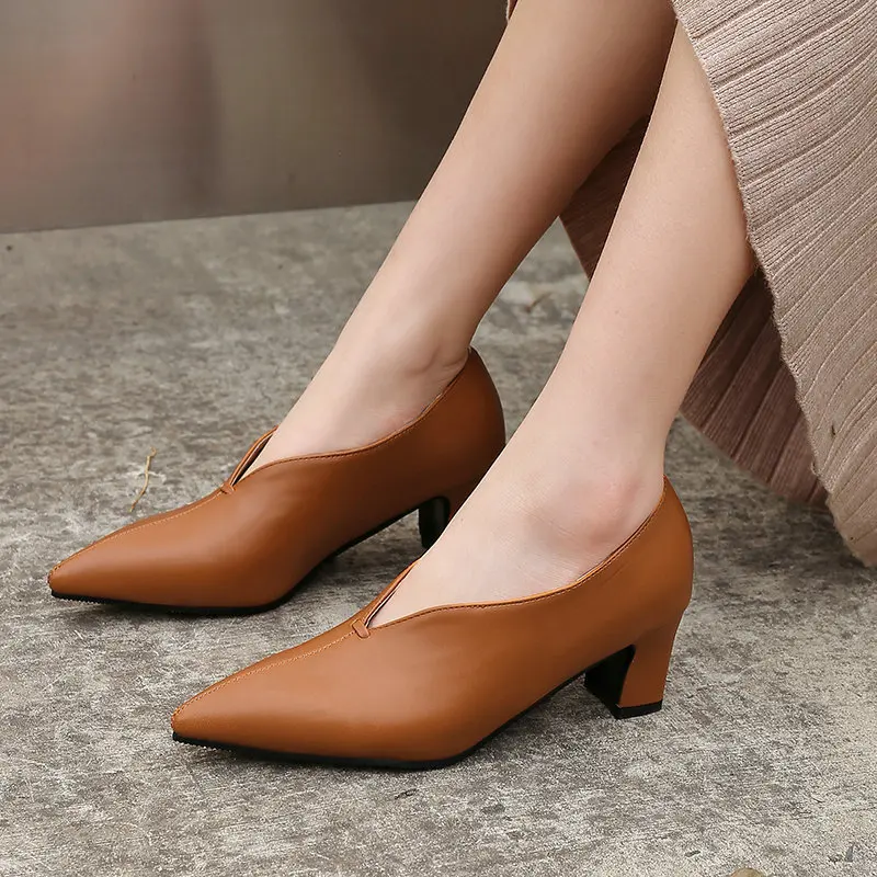 Pointy witch shoes retro small fragrance single shoes new women's shoes V mouth grandma shoes women